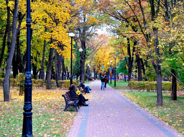 В Киеве продолжается работа по благоустройству парков