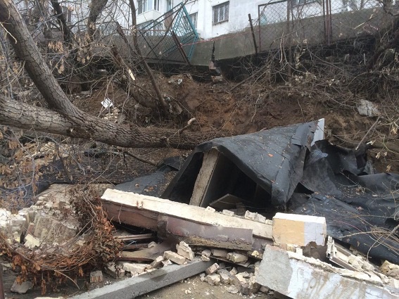 Обрушившееся жилое здание в Киеве продолжает “разваливаться”, - ученые