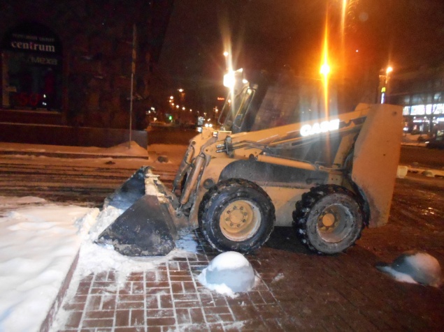 За прошлые сутки “Киевавтодор” рассыпал 2 704 т соли и 1687 т песка