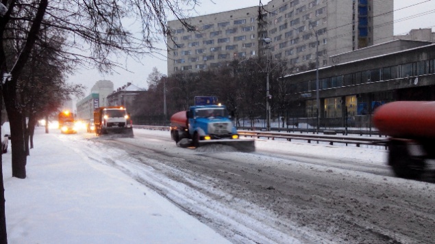 Киев от снега очищают 505 единиц техники и почти 6 тысяч работников коммунальных предприятий