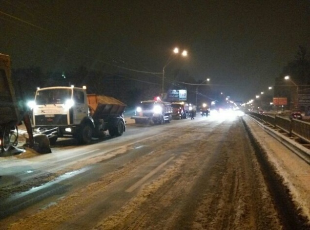 Всю ночь Киев освобождали от тонн выпавшего снега (+видео)