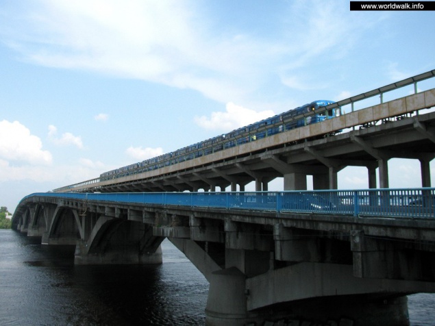 На мостах Киева – 2 суицида
