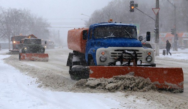 Ситуация на дорогах Киевщины контролируемая: пробки отсутствуют, продолжается расчистка дорог