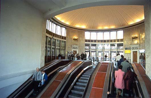 На станции метро “Университет” завтра начнется ремонт эскалатора