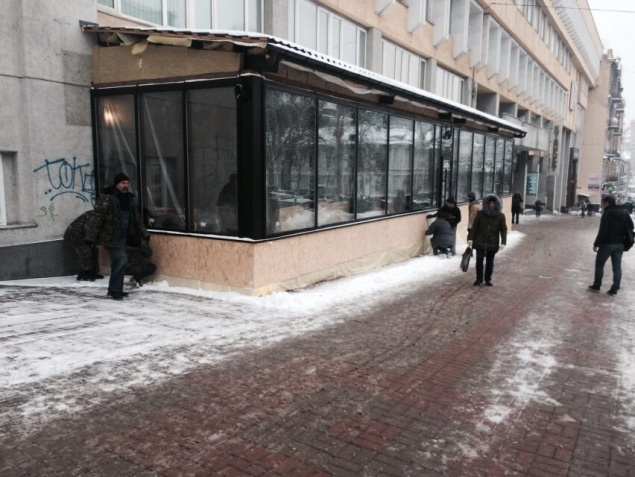 В Киеве демонтируют летние площадки ресторанов