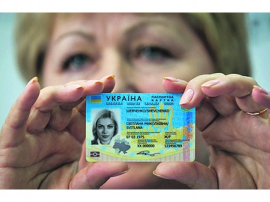 Банки будут проводить идентификацию и открывать счета украинцам по ID-картам