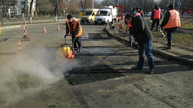 Ремонт дорог в Киеве продолжается