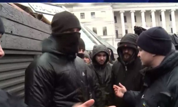 На Майдане Независимости произошла драка между активистами (+фото)