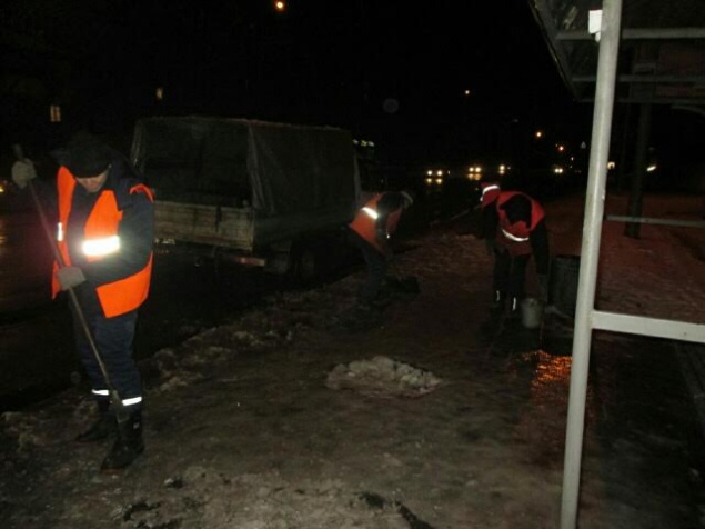 За ночь с улиц Киева вывезли почти 300 тон снега