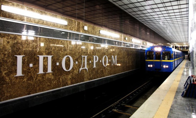 На метро “Ипподром” пассажир попал под поезд