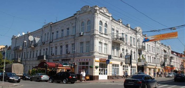В центре Киеве запретят летние площадки ресторанов