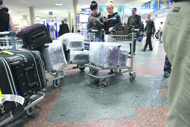 Партнеры Тынного в аэропорту “Борисполь”будут обслуживать багажные тележки  за 3,6 млн грн