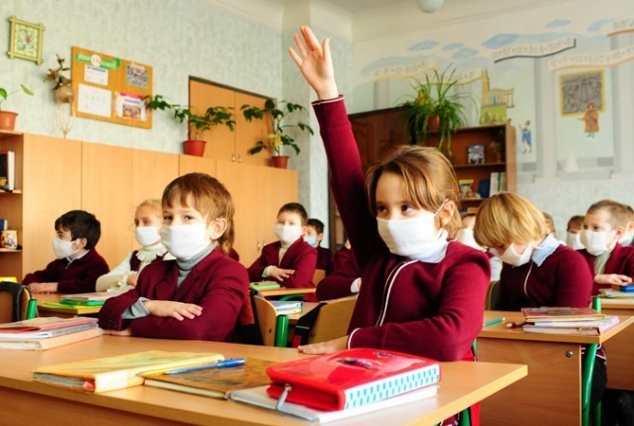 На учебу в школы Киева пришли почти 300 тысяч учеников