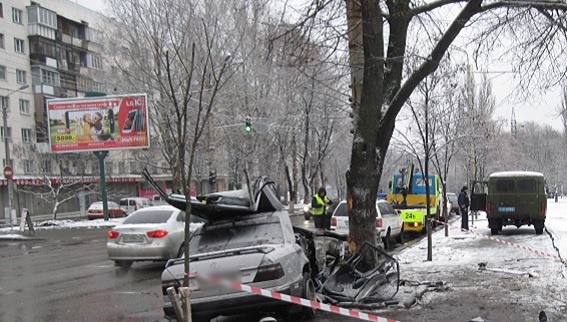 В Голосеевском районе Киева в ДТП погибли двое мужчин