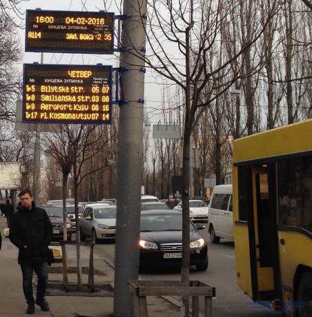 “Киевпастранс” продолжает оснащать остановки транспорта информационными табло