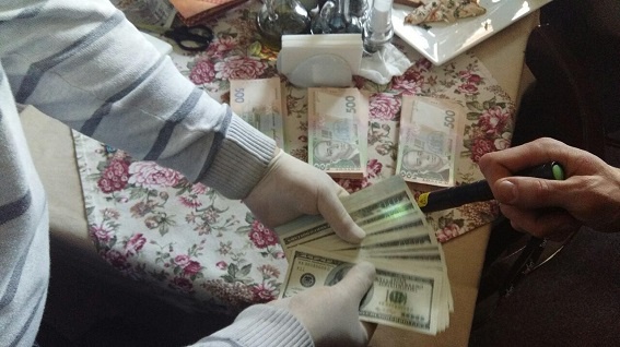 На крупной взятке поймали директора госпредприятия в Киевской области (+фото)