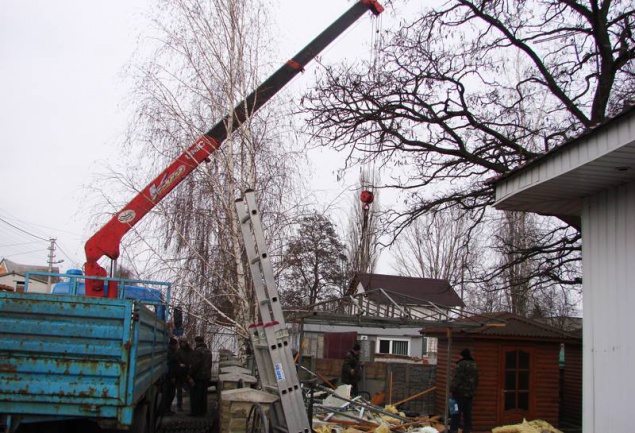 “Киевблагоустройство” демонтировали 35 незаконных сооружений на прошлой неделе (+фото)