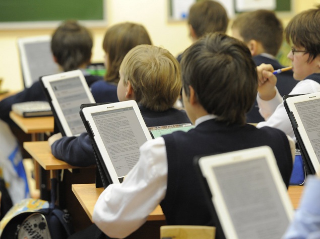 Киевских школьников обеспечат электронными учебниками