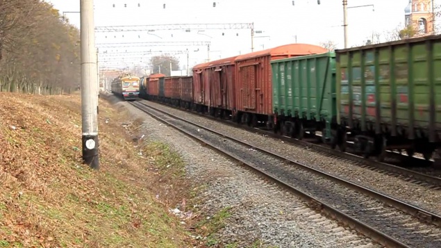На Киевщине грузовой поезд сбил влюбленного экстремала