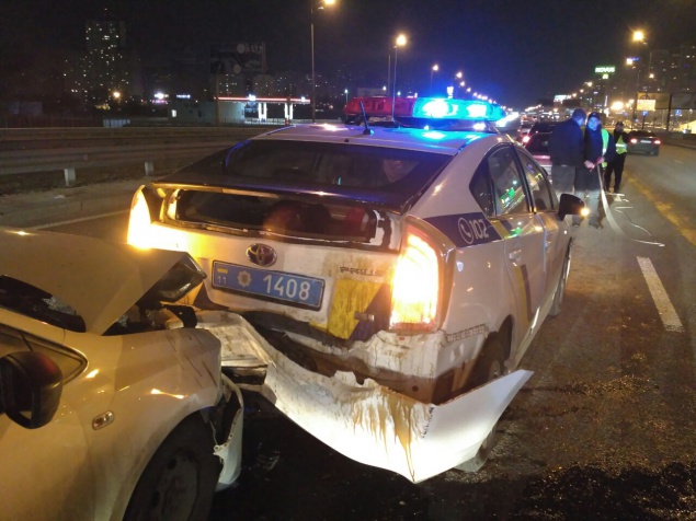 В Киеве наркоман на Volkswagen Polo протаранил автомобиль патрульной полиции