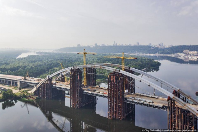 В Киеве спасли подростка, упавшего с Подольско-Воскресенского моста