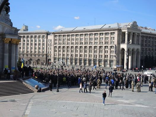 На Майдане Независимости в Киеве простились с погибшим бойцом АТО Дмитрием Годзенко