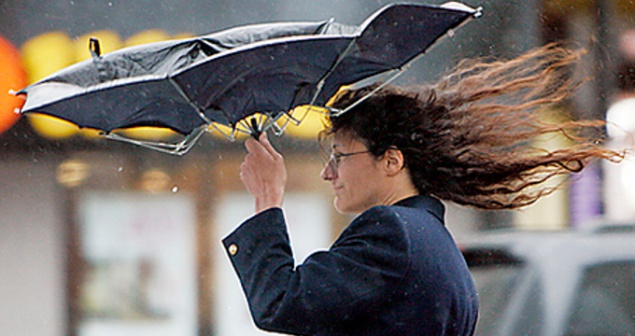 Штормовое предупреждение: в Киеве сильный дождь и шквальный ветер
