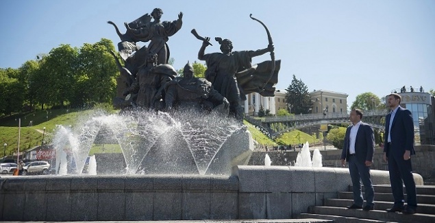 К праздникам в Киеве включат почти все городские фонтаны