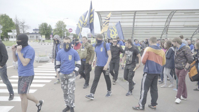 Из центра Киева “азовцы“ поехали в ”Борисполь” (фото)