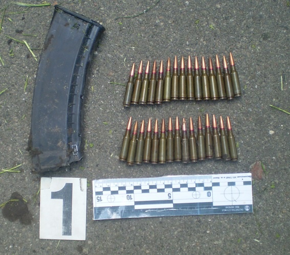 Во дворе киевской многоэтажки нашли боеприпасы (фото)