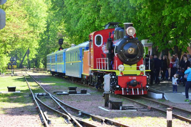 На Киевской детской железной дороге сегодня появится ретро поезд