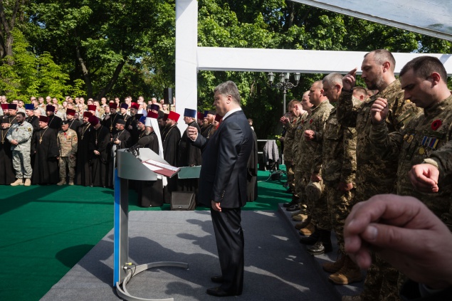 Президент принял участие в молитве военных капелланов на Владимирской горке в Киеве