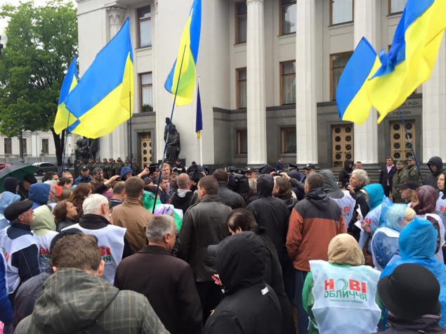 Жители Коцюбинского пикетируют Раду из-за политических преследований