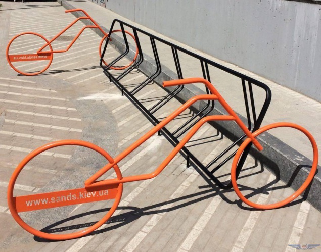 Стильная велопарковка появилась на Набережном шоссе в Киеве (фото)
