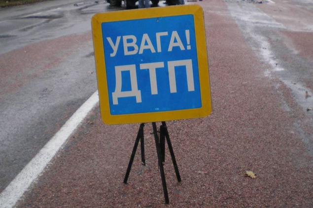 ДТП из шести машин заблокировало Московский мост в Киеве