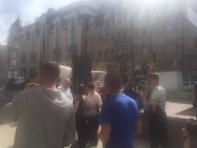 Улицу Бассейную за Бессарабским рынком перекрыли протестующие