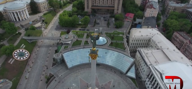 Киевлянин сделал аэросъемку запуска фонтанов на Майдане Независимости (видео)