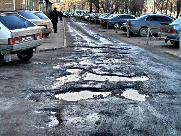 В КОГА назвали районы Киевщины с самыми “убитыми” дорогами