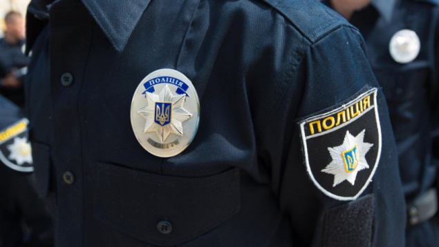 Пьяная женщина в Киеве сломала нос полицейскому