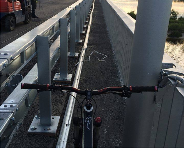 После реконструкции на Южном мосту в Киеве не осталось дорожек для велосипедистов (фото)
