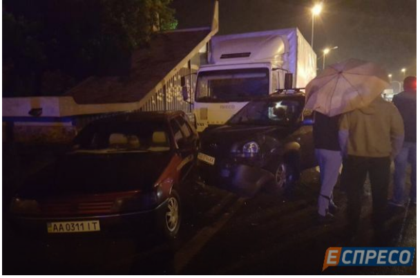 На въезде в Киев из-за смертельной аварии водители застряли в 10-километровой пробке