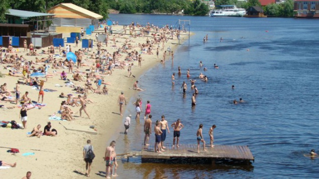 На пляжах “Тельбин“ и ”Золотой” в Киеве запретили купаться