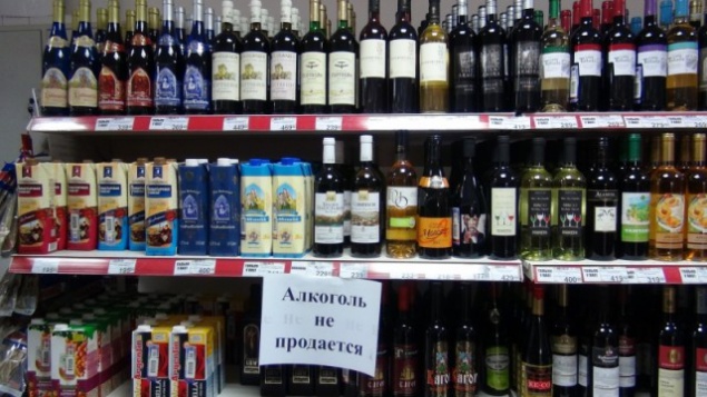 Кличко согласился вернуть предпринимателям право торговать алкоголем в киосках