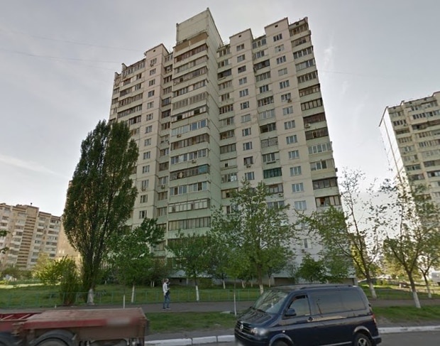 В Киеве 64-летний мужчина выбросился с 13 этажа