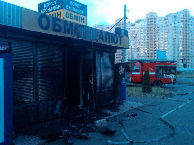На киевской Дарнице сгорели два нелегальных обменника