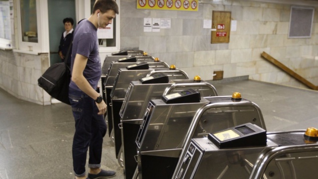 В киевском метро изменили алгоритм оплаты бесконтактной картой