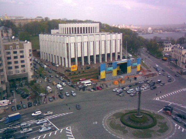 В центре Киева возобновили движение транспорта