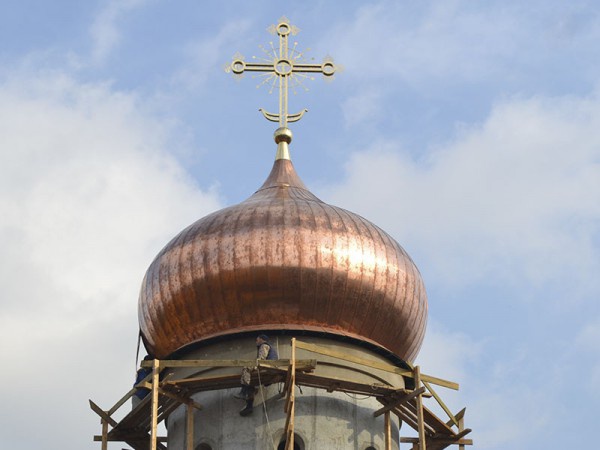 В Киеве вор украл медь с купола церкви