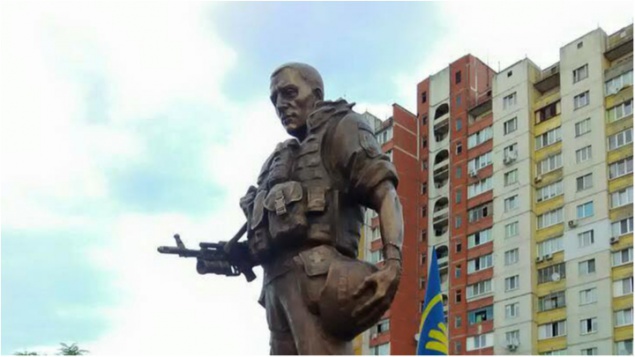 В Киеве открыли памятник воину-добровольцу (фото, видео)