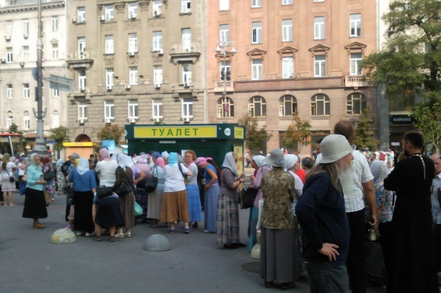 На Европейской площади в Киеве потеряла сознание участница крестного хода